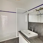 Beautiful For 8 People פריז