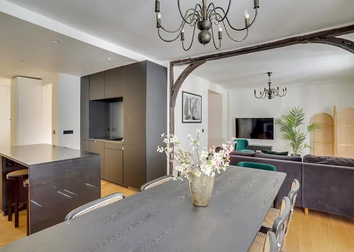 Beautiful For 8 People Paris